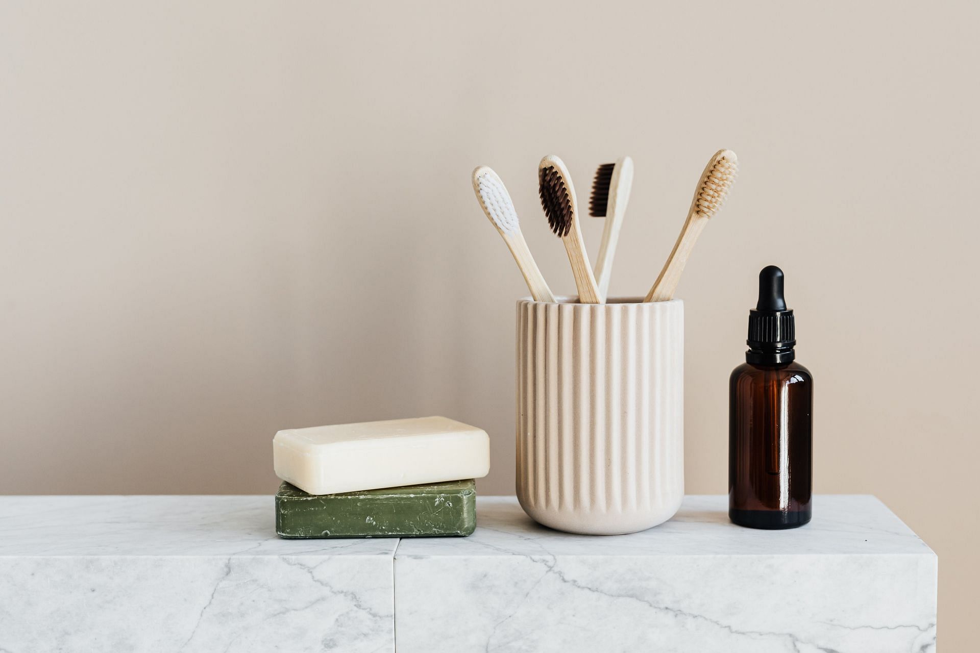 Importance of lemongrass oil (image sourced via Pexels / Photo by Karolina)